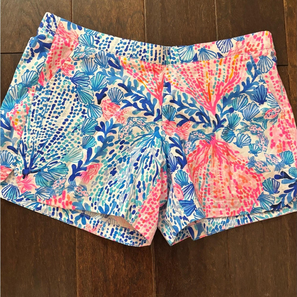 Lilly Pulitzer ocean view shorts Sway with me. Size M NWT